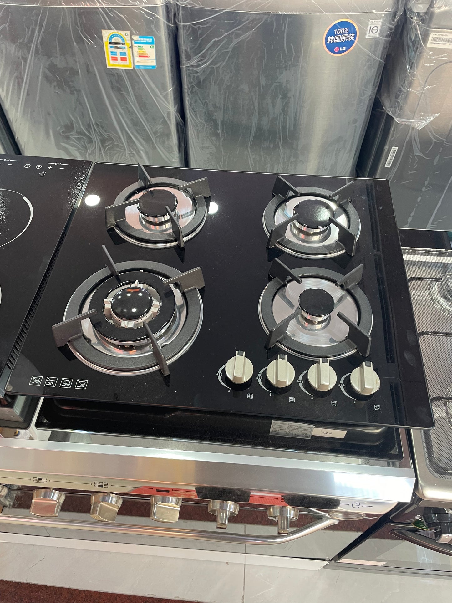 Built-In Gas Stove Cooktop with 4 Sealed Burners in Black Tempered Glass