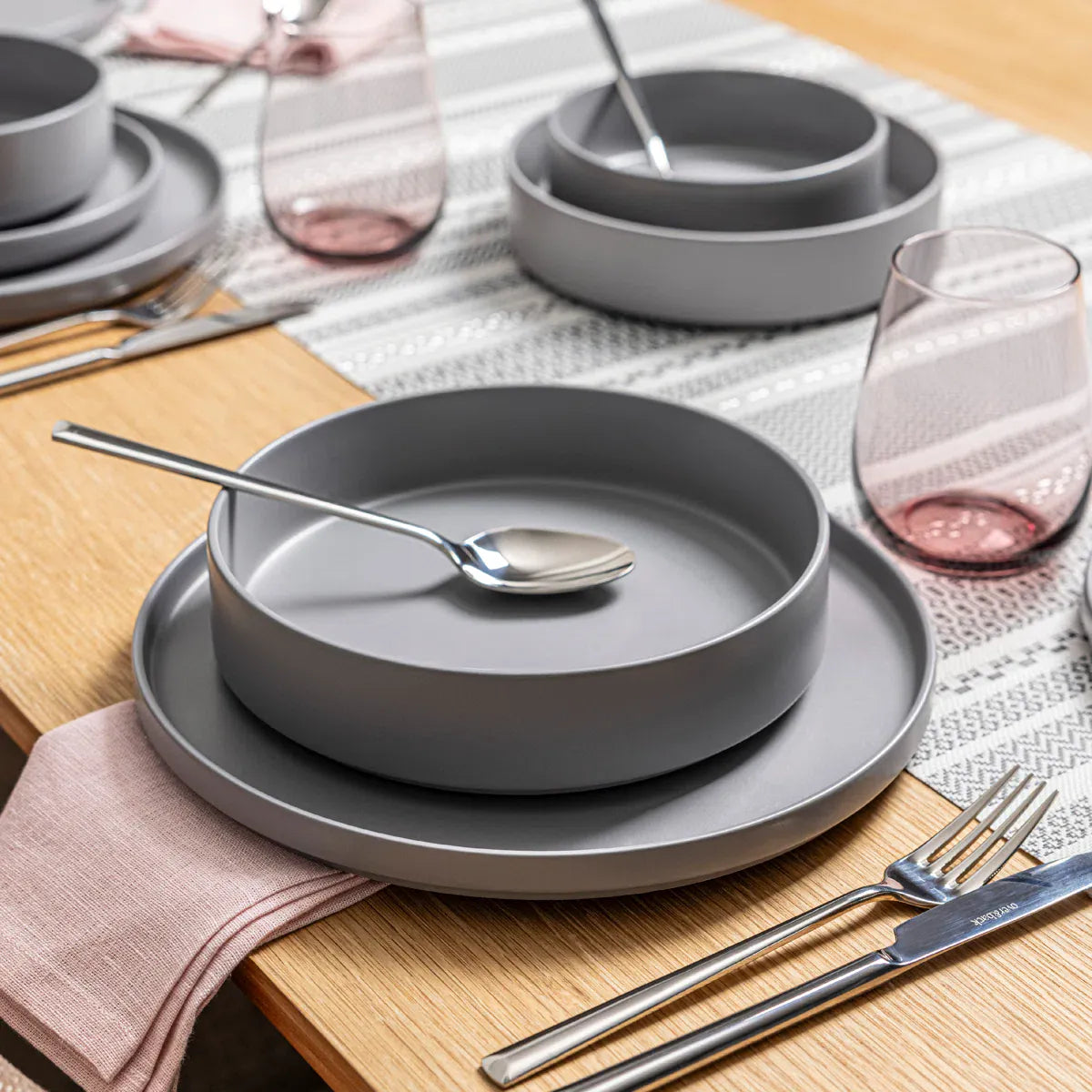 CAAB Home Delight Stackable 16-Piece Semi Hand-Finished Stoneware Dinnerware Set (Set of 4)